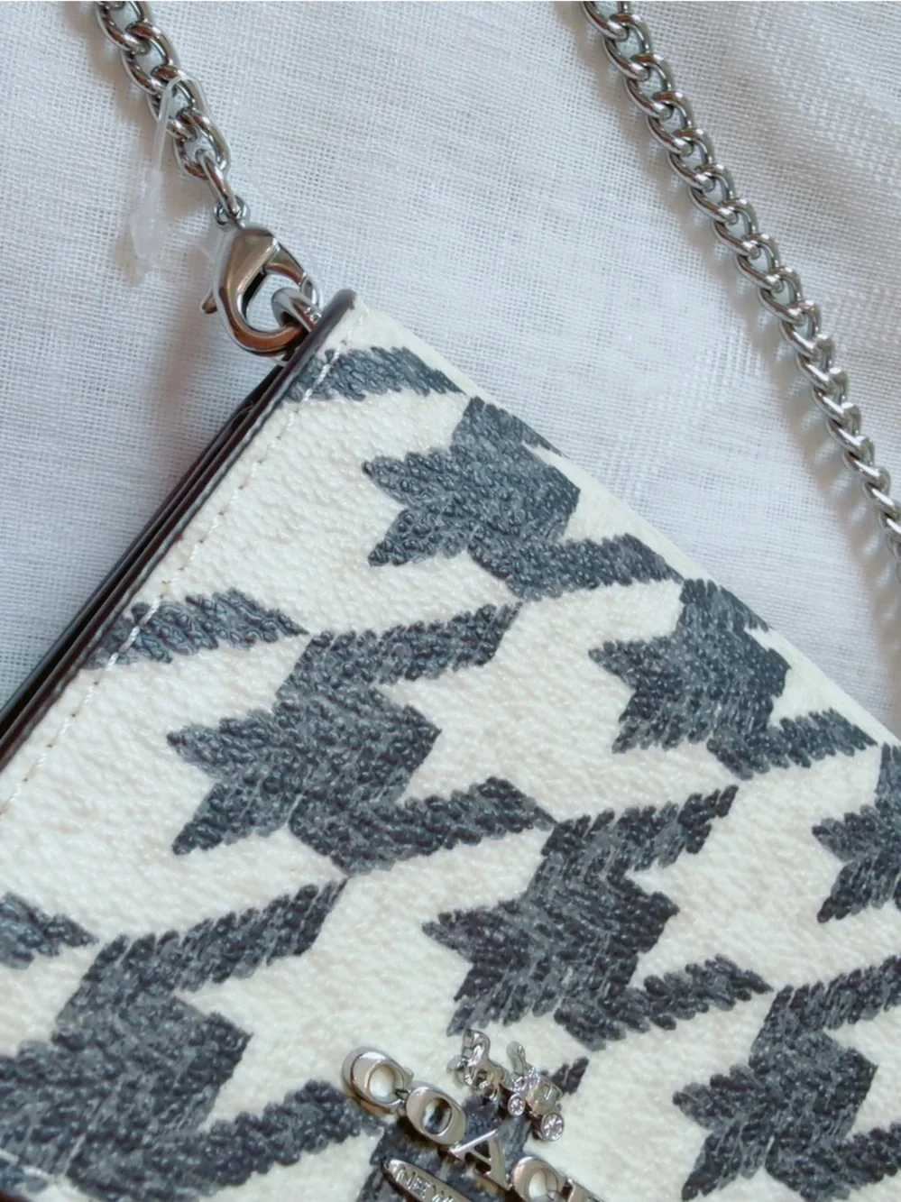 COACH Mini Wallet On A Chain CJ679 Houndstooth Print Brand New